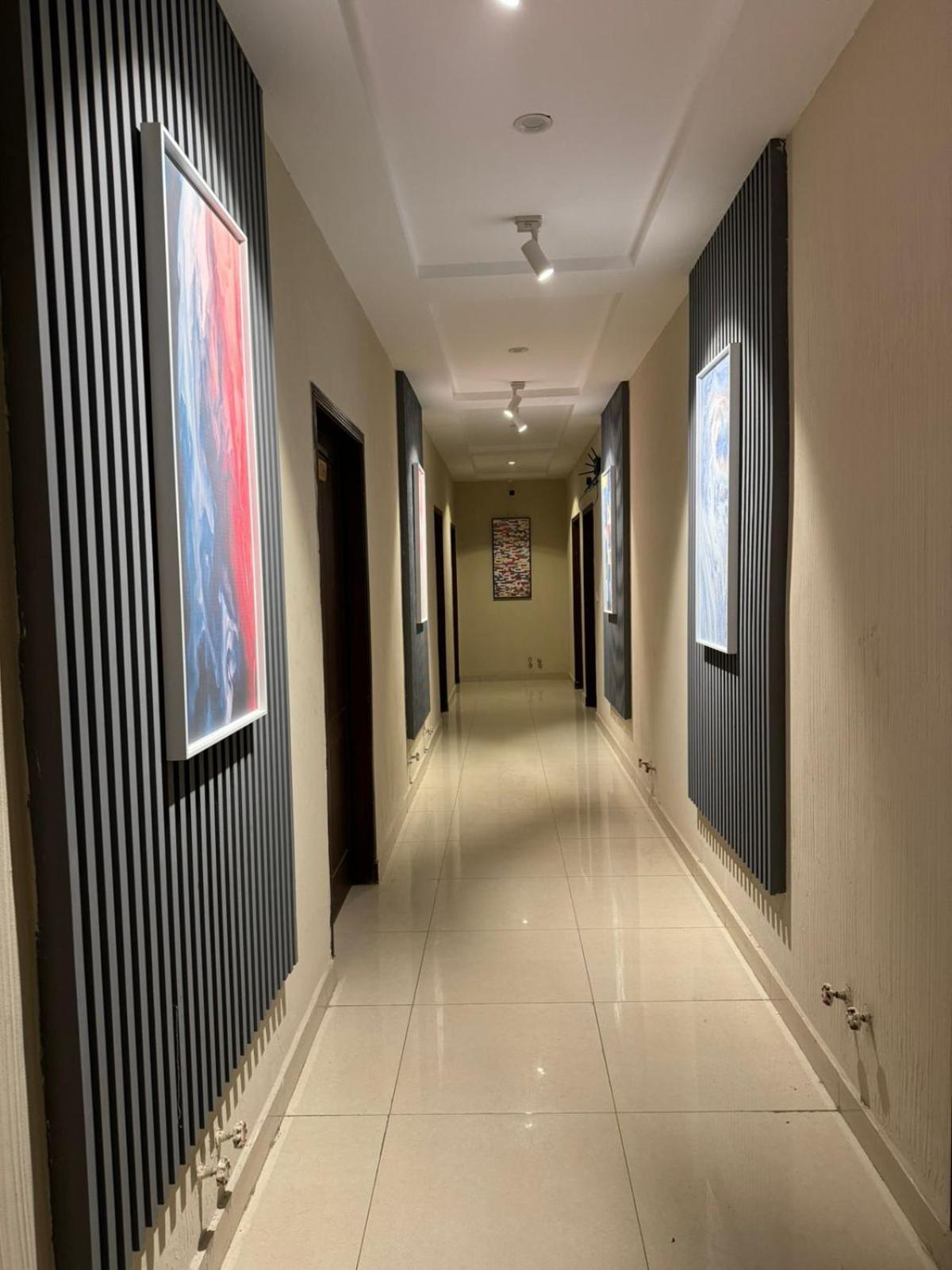 Shelton Boulevard Hotel ラホール エクステリア 写真