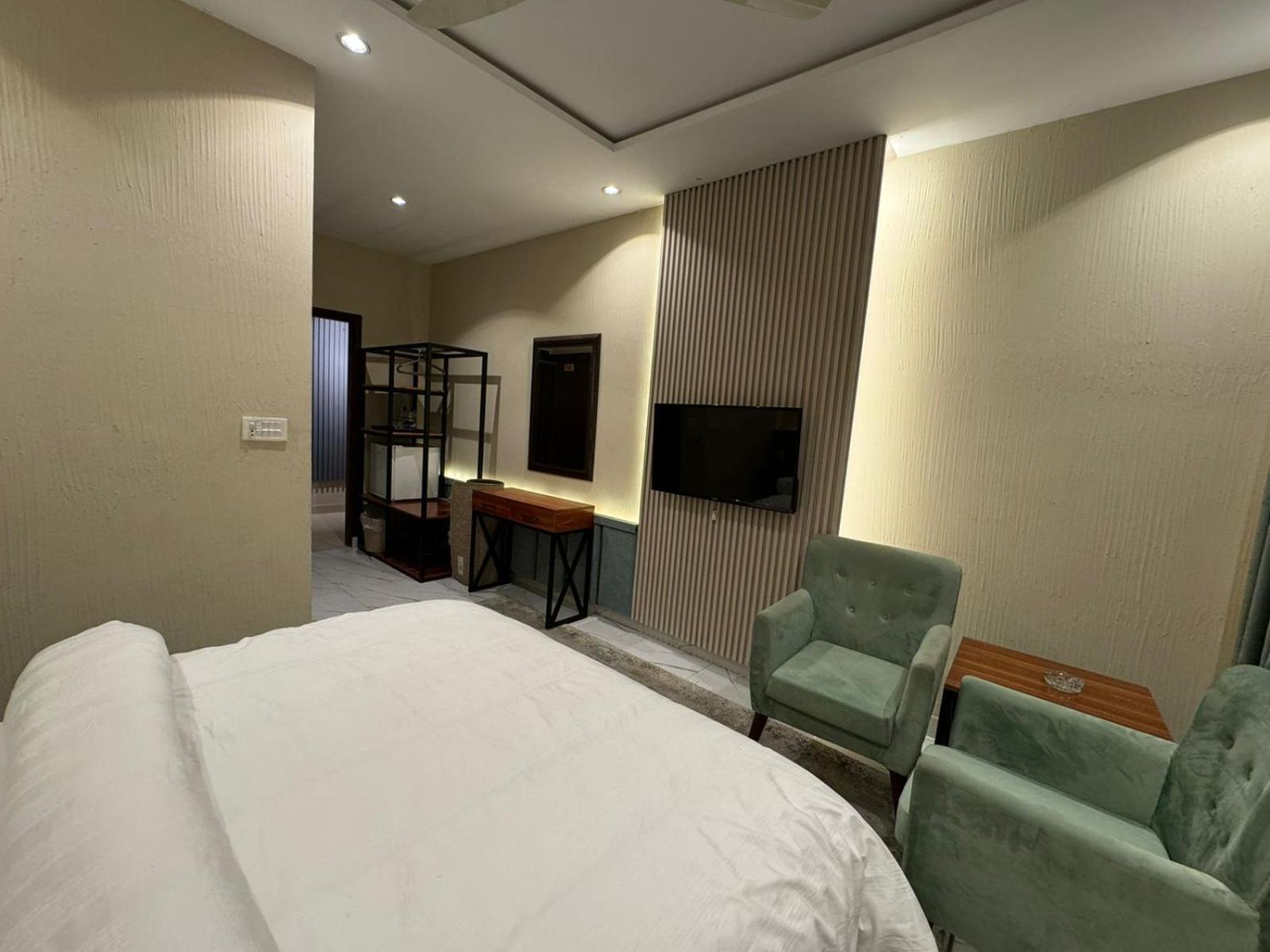 Shelton Boulevard Hotel ラホール エクステリア 写真